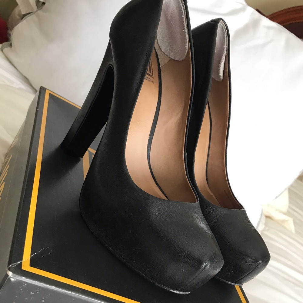 Pour La Victoire platform heels